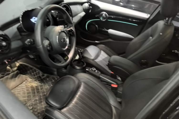Used MINI 2023 1.5T COOPER King's Cross Special Edition Five-Door Version Left Front Seat