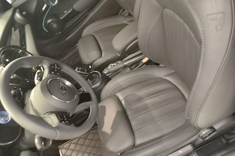 Used MINI 2023 Second Facelift 2.0T COOPER S CABRIO Artist Left Front Seat