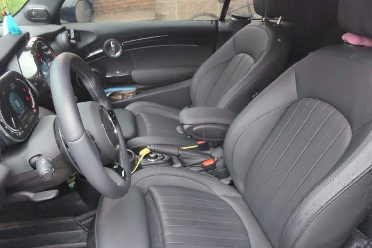 Used MINI 2023 Revised 2.0T COOPER S CABRIO Artist Left Front Seat