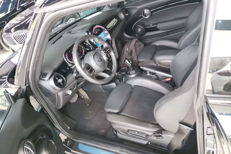 Used MINI 2023 Updated 2.0T COOPER S Artist Left Front Seat