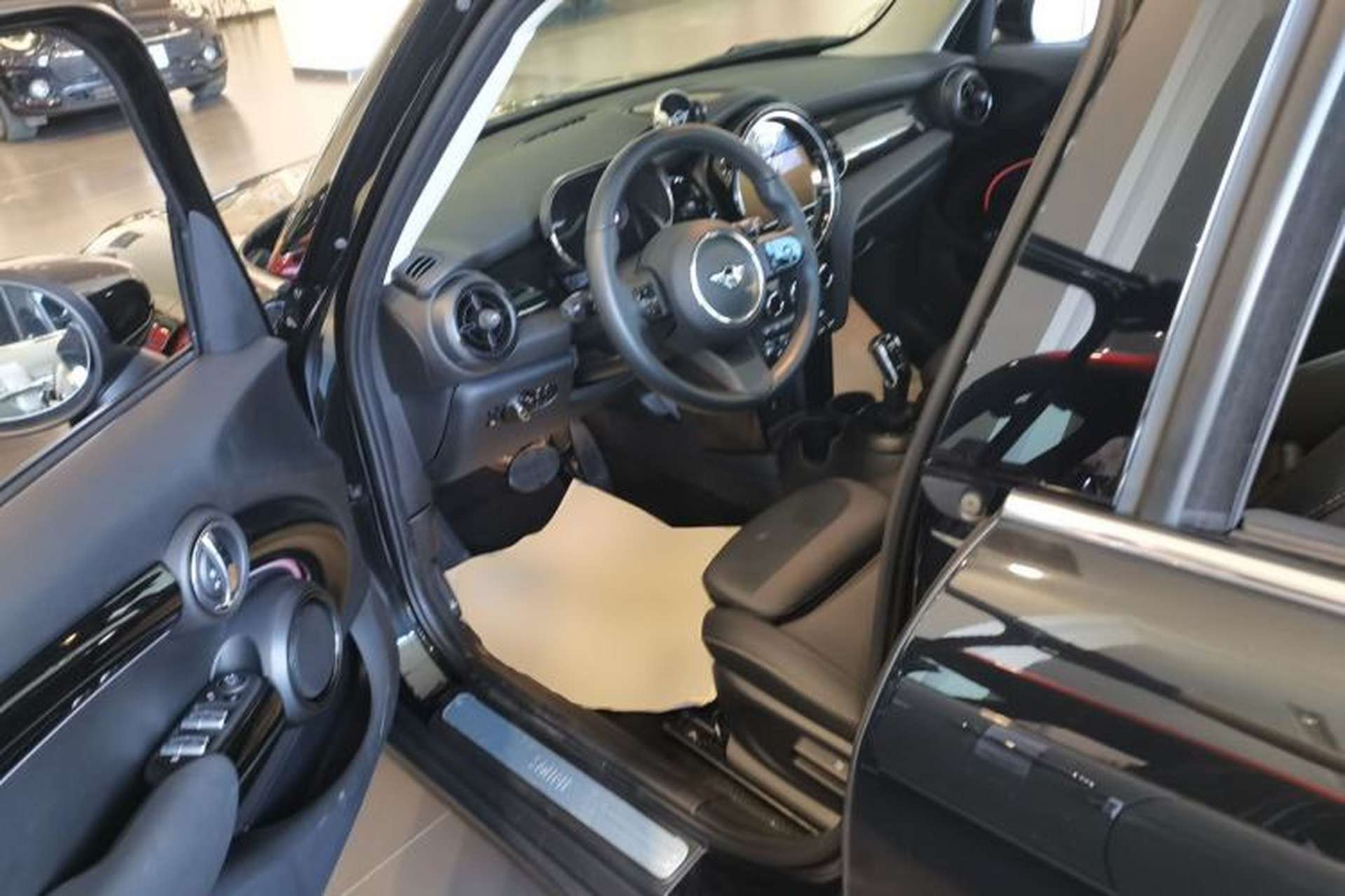 Used MINI 2023 Updated 1.5T COOPER Artist Five-Door Edition Left Front Seat