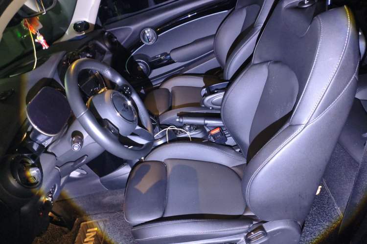 Used MINI 2023 1.5T COOPER Artist Left Front Seat
