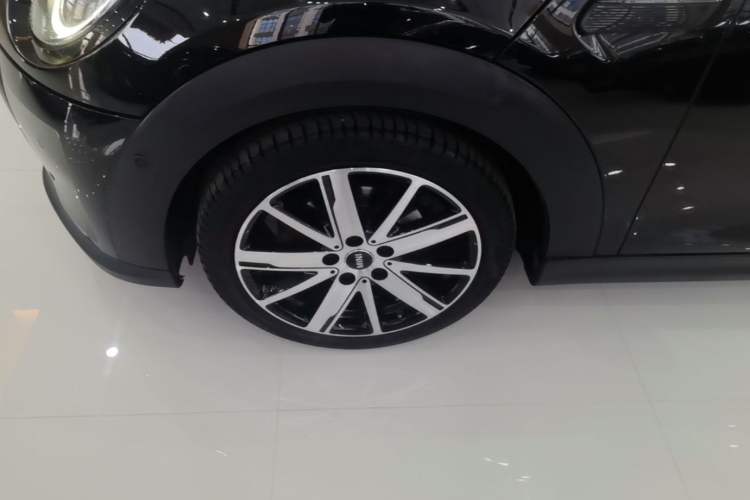 Used MINI 2023 1.5T COOPER Artist Five-Door Edition Left Front Wheel Hub