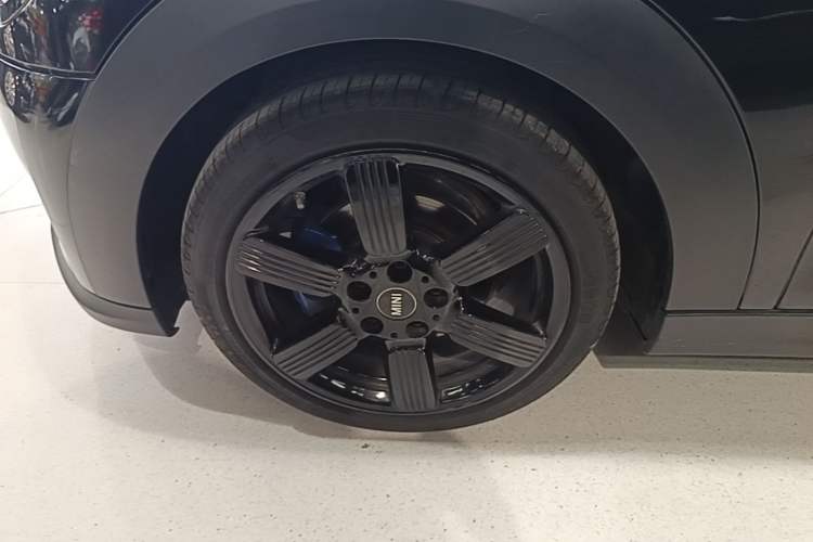 Used MINI 2023 Updated 1.5T COOPER Artist Five-Door Edition Left Front Wheel Hub