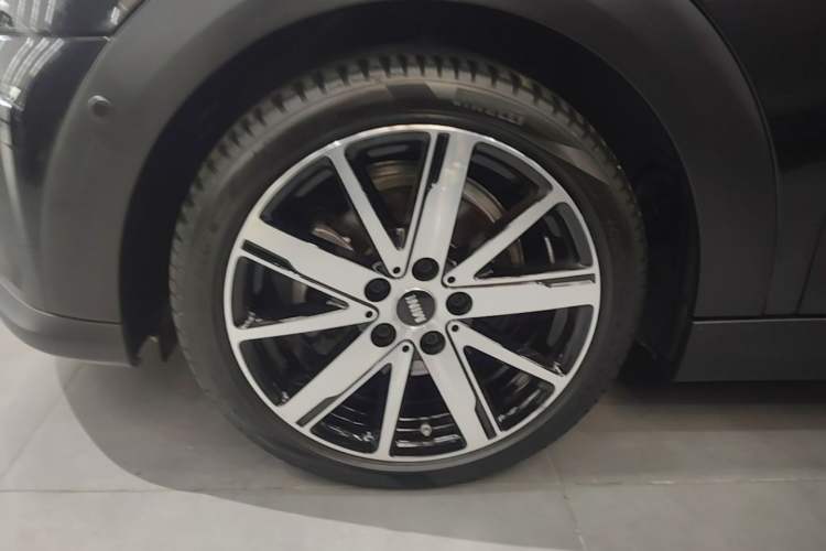 Used MINI 2023 Updated 1.5T COOPER Artist Left Front Wheel Hub