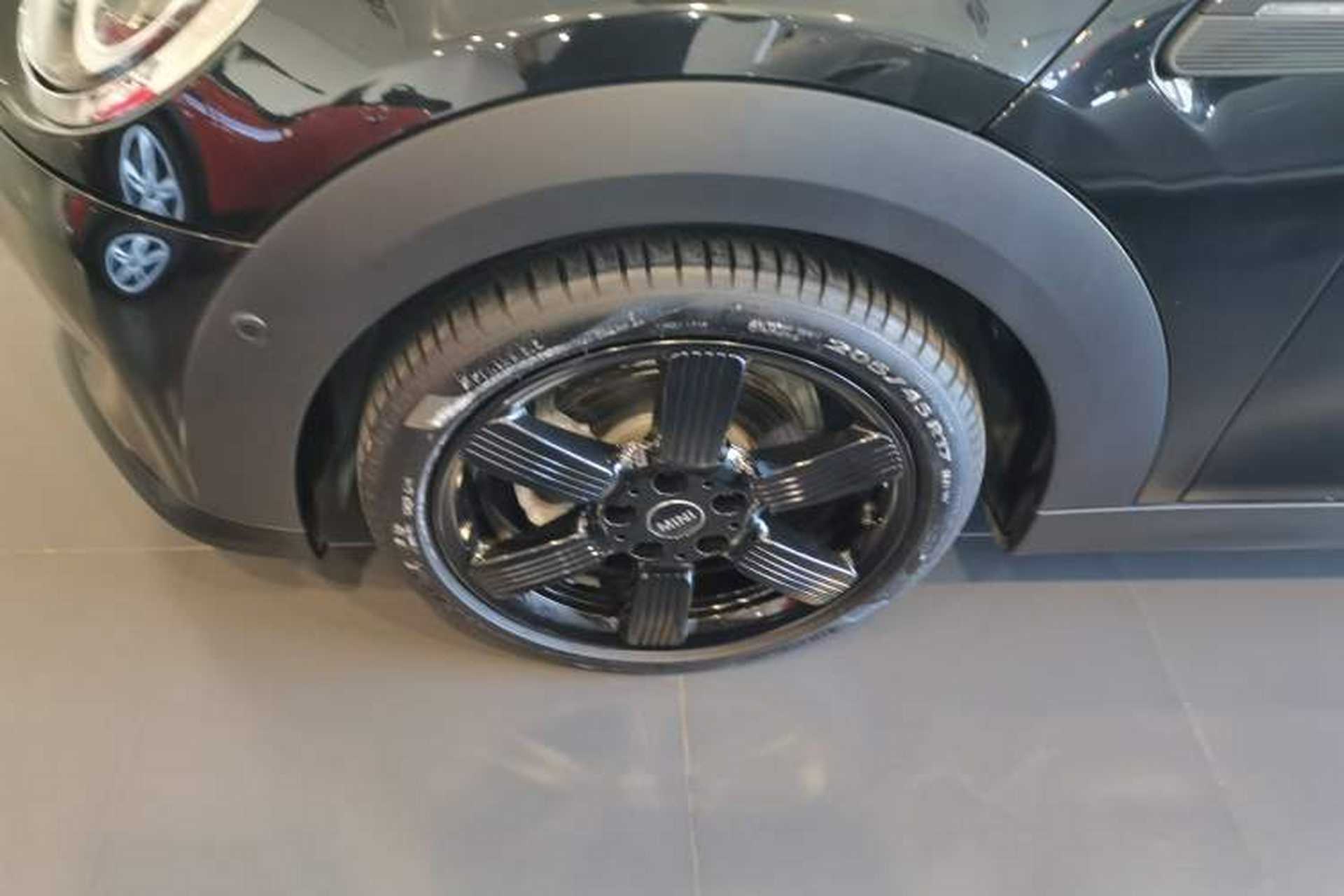 Used MINI 2023 Updated 1.5T COOPER Artist Five-Door Edition Left Front Wheel Hub