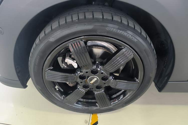 Used MINI 2023 Updated 1.5T COOPER Artist Left Front Wheel Hub