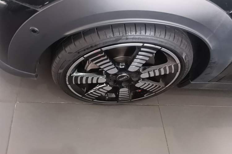 Used MINI 2023 Updated 2.0T COOPER S Artist Left Front Wheel Hub