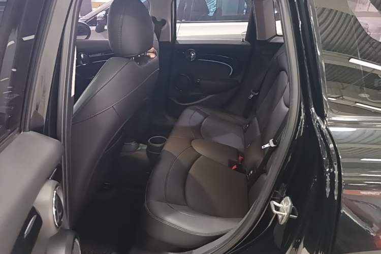 Used MINI 2023 Updated 1.5T COOPER Artist Five-Door Edition Left Rear Seat