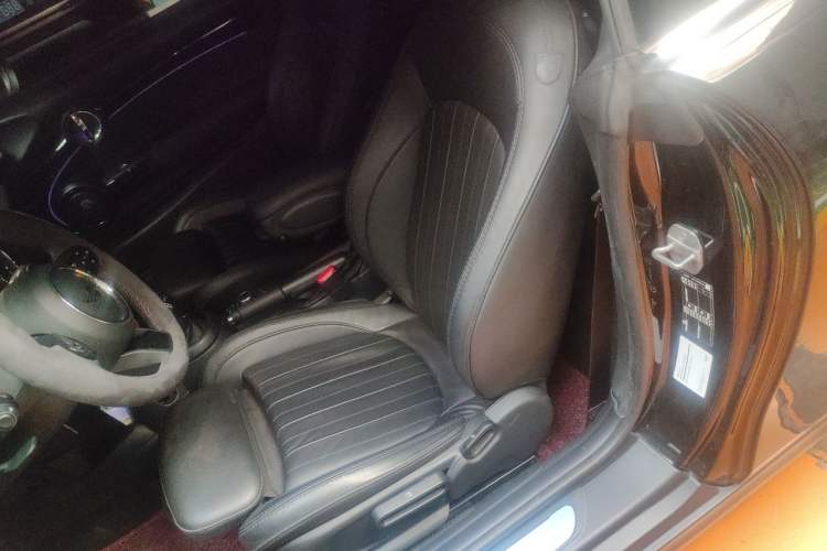 Used MINI 2023 Revised 2.0T COOPER S CABRIO Artist Left Rear Seat