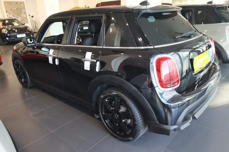 Used MINI 2023 Updated 1.5T COOPER Artist Five-Door Edition Left Side