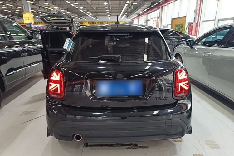 Used MINI 2023 Updated 1.5T COOPER Artist Five-Door Edition Rear