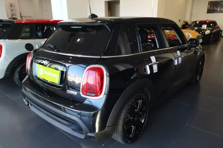 Used MINI 2023 Updated 1.5T COOPER Artist Five-Door Edition Rear Right 45 Deg