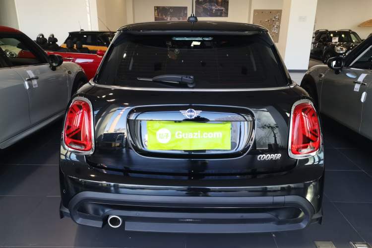 Used MINI 2023 Updated 1.5T COOPER Artist Five-Door Edition Rear