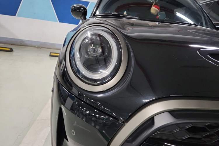Used MINI 2023 2.0T COOPER S King's Cross Special Edition Five-Door Version Right Front Headlight