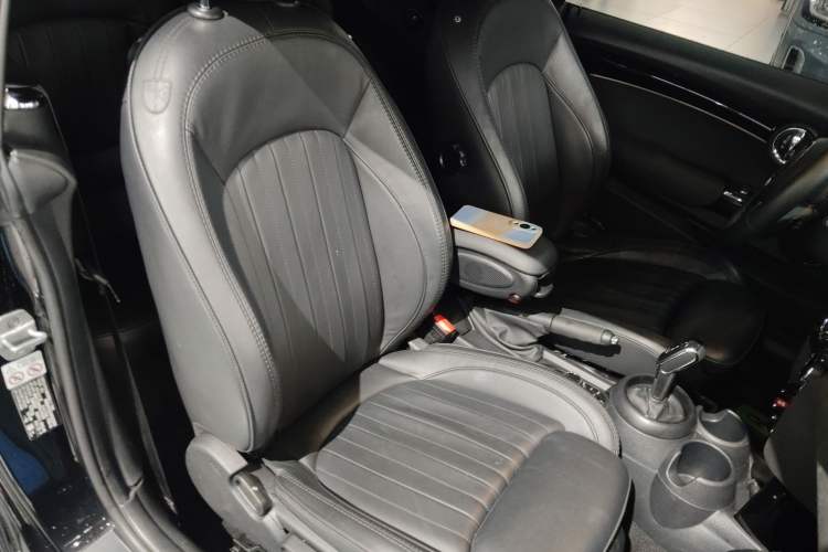 Used MINI 2023 Second Facelift 2.0T COOPER S CABRIO Artist Right Front Seat