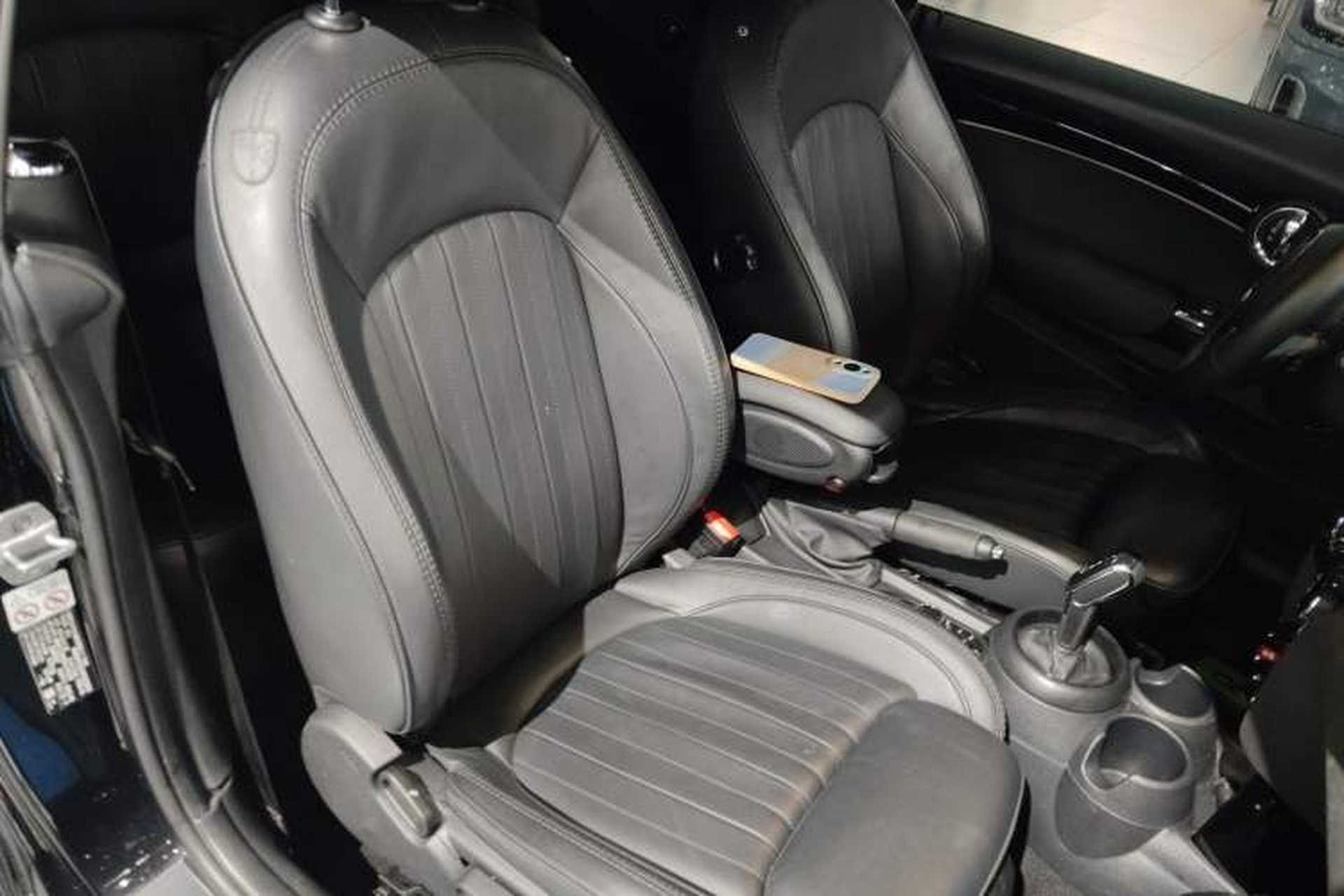 Used MINI 2023 Second Facelift 2.0T COOPER S CABRIO Artist Right Front Seat