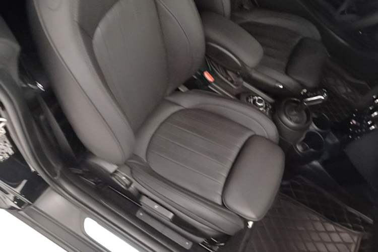 Used MINI 2023 Second Facelift 2.0T COOPER S CABRIO Artist Right Front Seat
