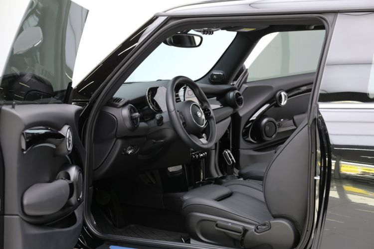 Used MINI 2023 Updated 2.0T COOPER S Artist Right Front Seat