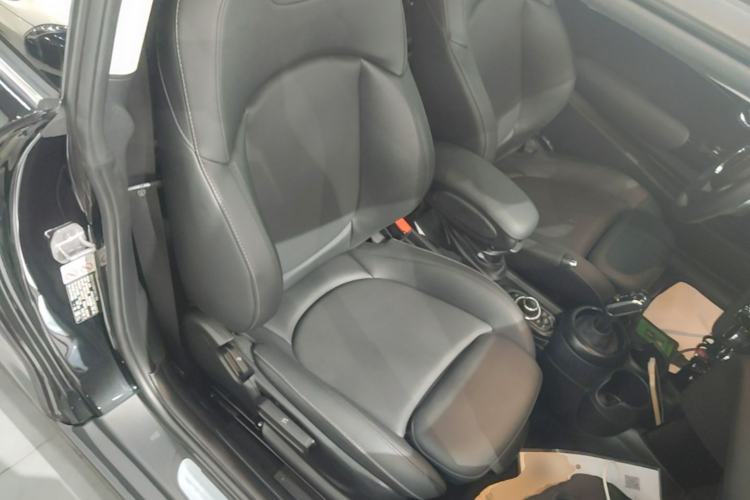 Used MINI 2023 Updated 1.5T COOPER Artist Right Front Seat