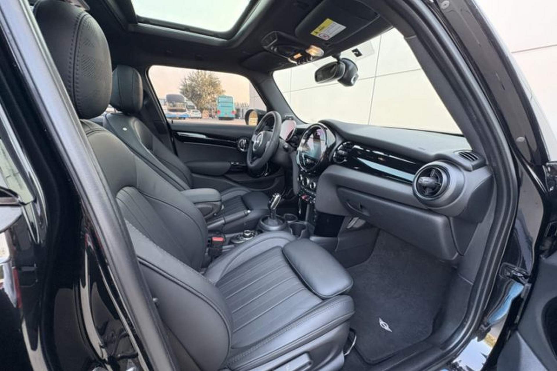 Used MINI 2023 Facelift 2.0T COOPER S Artist Five-Door Edition Right Front Seat