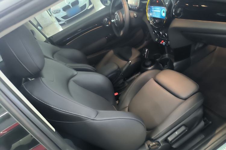 Used MINI 2023 Updated 1.5T COOPER Artist Right Front Seat