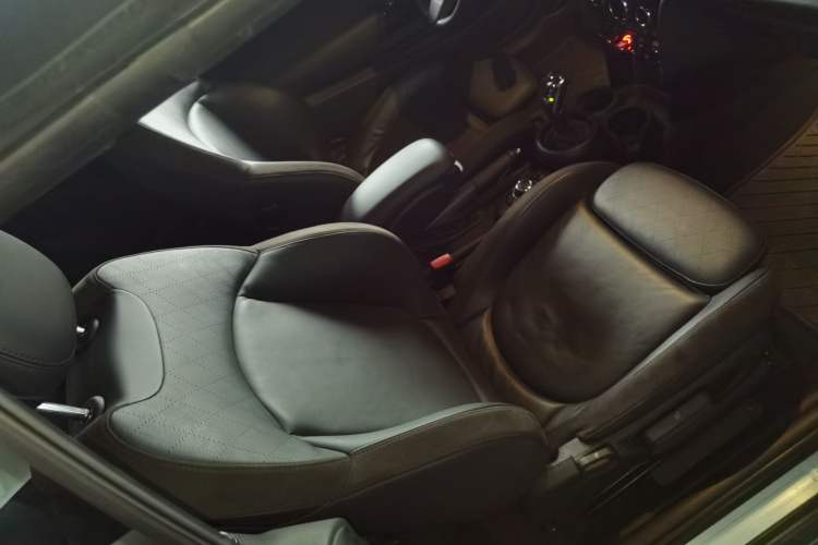 Used MINI 2023 Revised 1.5T COOPER CABRIO Artist Right Front Seat