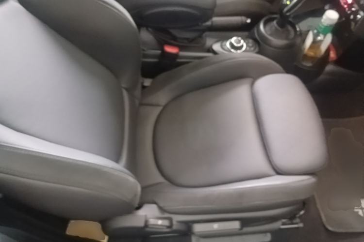 Used MINI 2023 Updated 2.0T COOPER S Artist Right Front Seat
