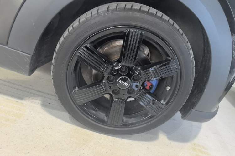 Used MINI 2023 1.5T COOPER Artist Five-Door Edition Right Front Wheel Hub