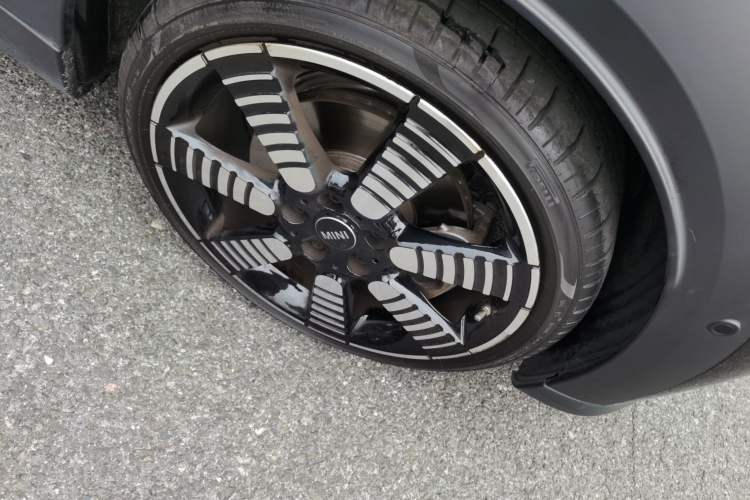 Used MINI 2023 Updated 2.0T COOPER S Artist Right Front Wheel Hub