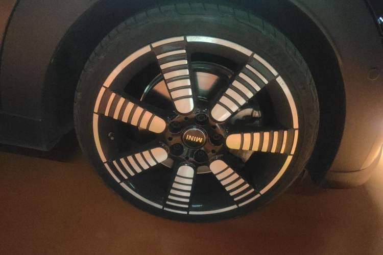 Used MINI 2023 Revised 2.0T COOPER S CABRIO Artist Right Front Wheel Hub