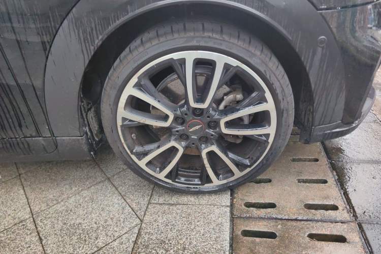 Used MINI 2023 Revised 2.0T COOPER S CABRIO Artist Right Front Wheel Hub