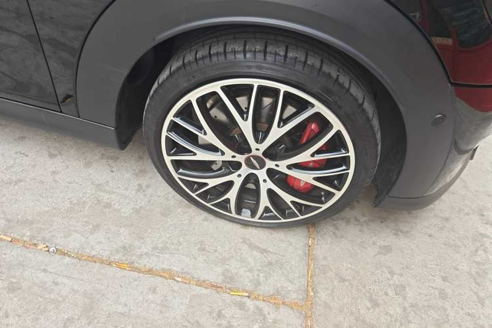 Used MINI 2023 Facelift 2.0T COOPER S Artist Five-Door Edition Right Front Wheel Hub