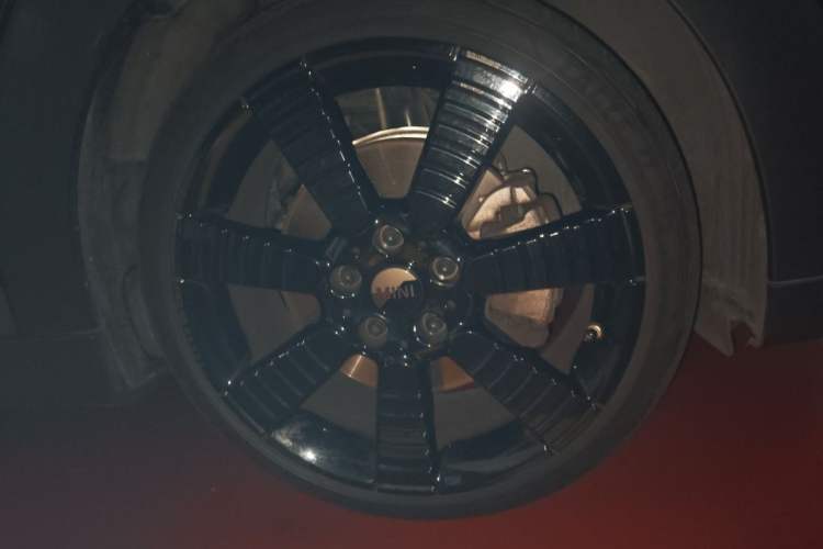 Used MINI 2023 2.0T COOPER S King's Cross Special Edition Five-Door Version Right Front Wheel Hub