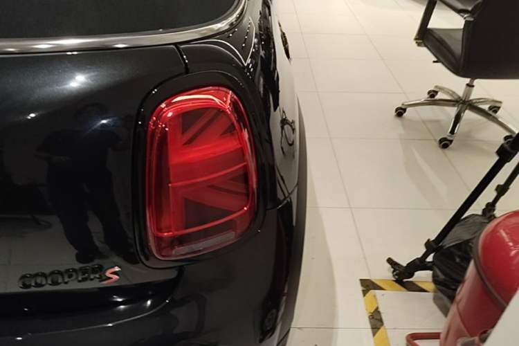 Used MINI 2023 Second Facelift 2.0T COOPER S CABRIO Artist Right Rear Taillight