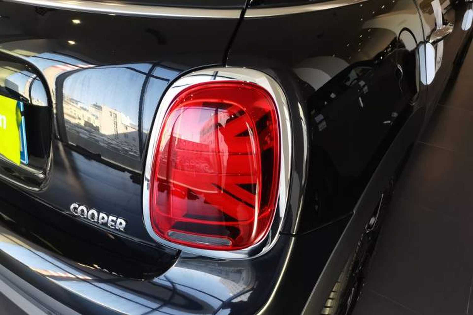 Used MINI 2023 Updated 1.5T COOPER Artist Five-Door Edition Right Rear Taillight