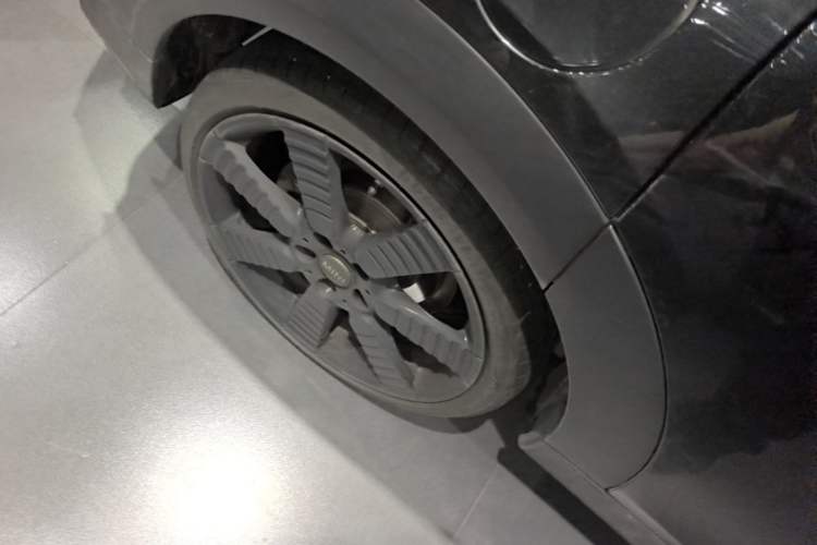Used MINI 2023 1.5T COOPER King's Cross Special Edition Five-Door Version Right Rear Wheel Hub