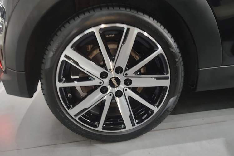 Used MINI 2023 Updated 1.5T COOPER Artist Right Rear Wheel Hub