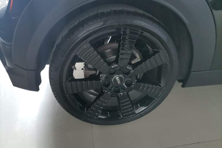 Used MINI 2023 Updated 2.0T COOPER S Artist Right Rear Wheel Hub