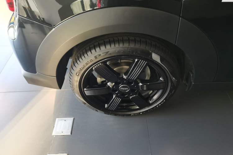 Used MINI 2023 Updated 1.5T COOPER Artist Five-Door Edition Right Rear Wheel Hub