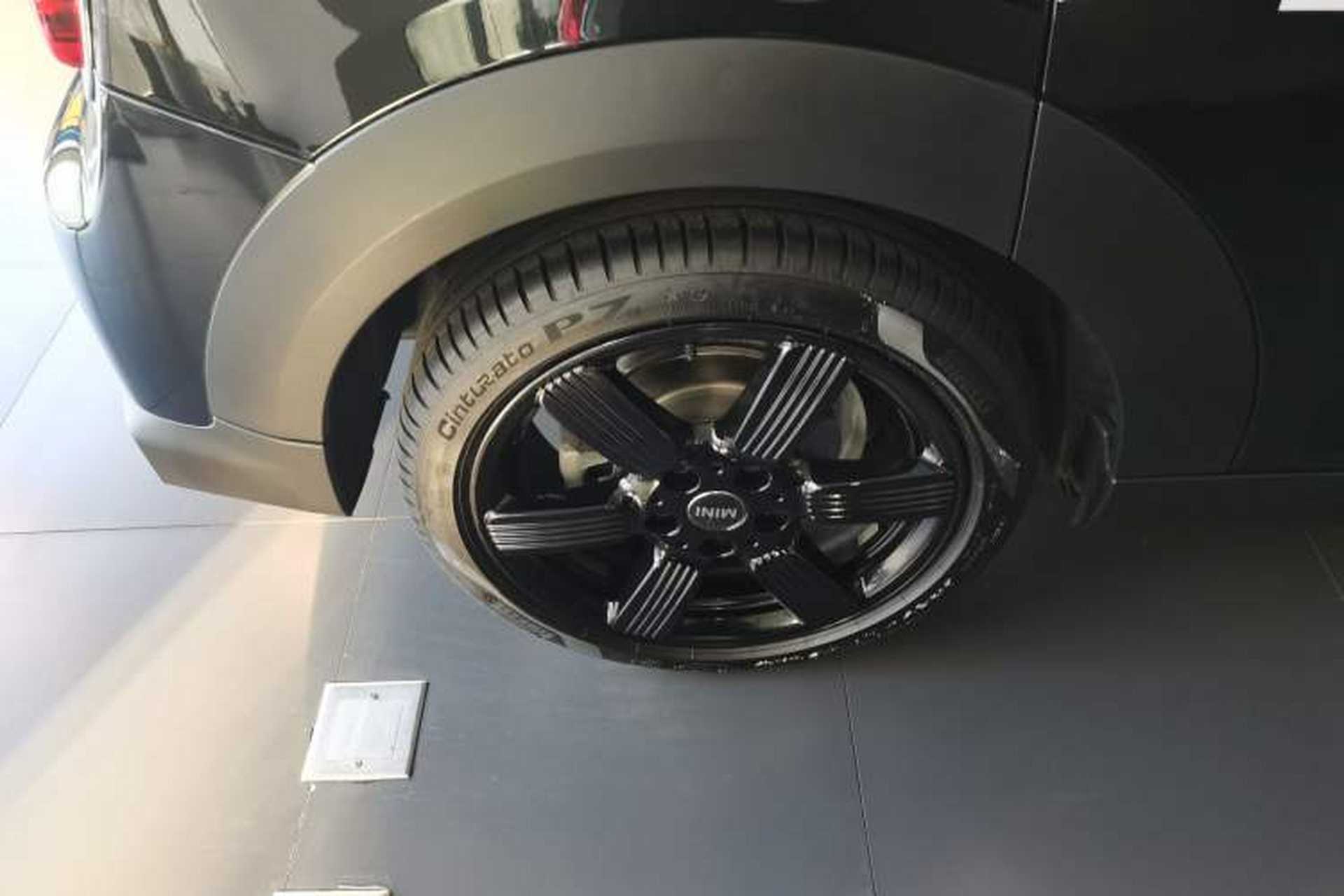 Used MINI 2023 Updated 1.5T COOPER Artist Five-Door Edition Right Rear Wheel Hub