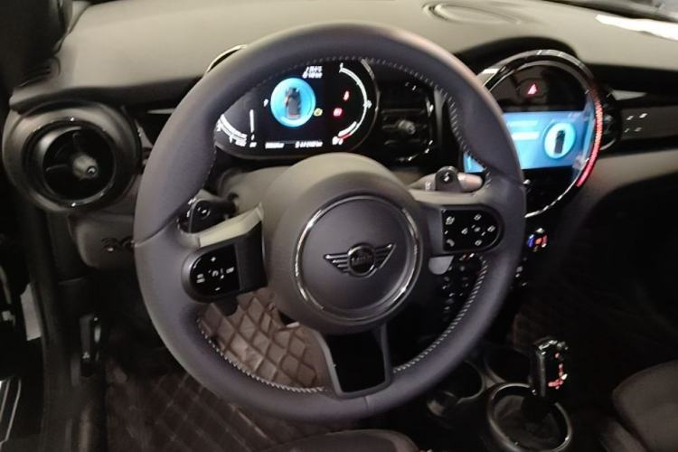 Used MINI 2023 Second Facelift 2.0T COOPER S CABRIO Artist Steering Wheel