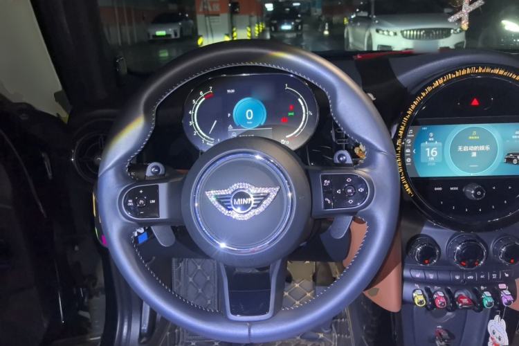 Used MINI 2023 Facelift 2.0T COOPER S Artist Five-Door Edition Steering Wheel