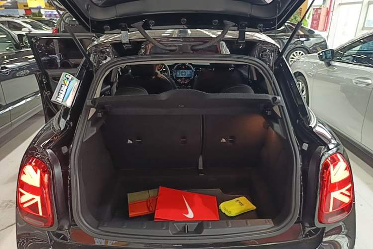 Used MINI 2023 Updated 1.5T COOPER Artist Five-Door Edition Trunk