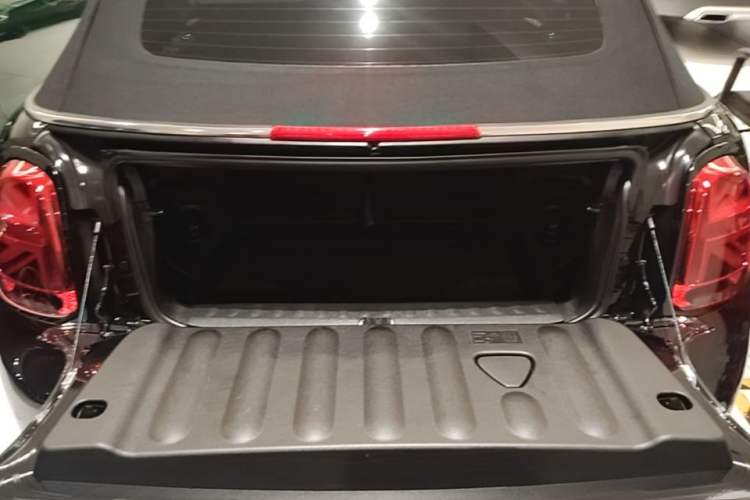 Used MINI 2023 Second Facelift 2.0T COOPER S CABRIO Artist Trunk