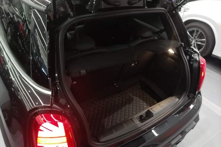 Used MINI 2023 Updated 2.0T COOPER S Racing Driver Trunk