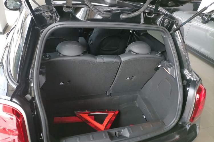 Used MINI 2023 Updated 2.0T COOPER S Artist Trunk