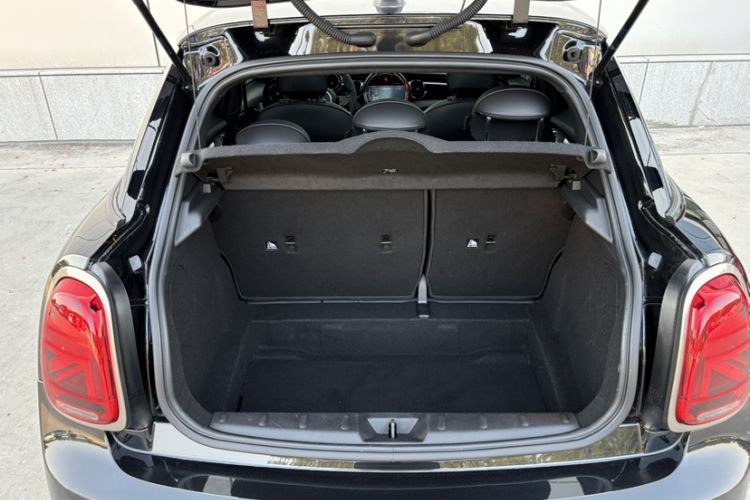 Used MINI 2023 Facelift 2.0T COOPER S Artist Five-Door Edition Trunk