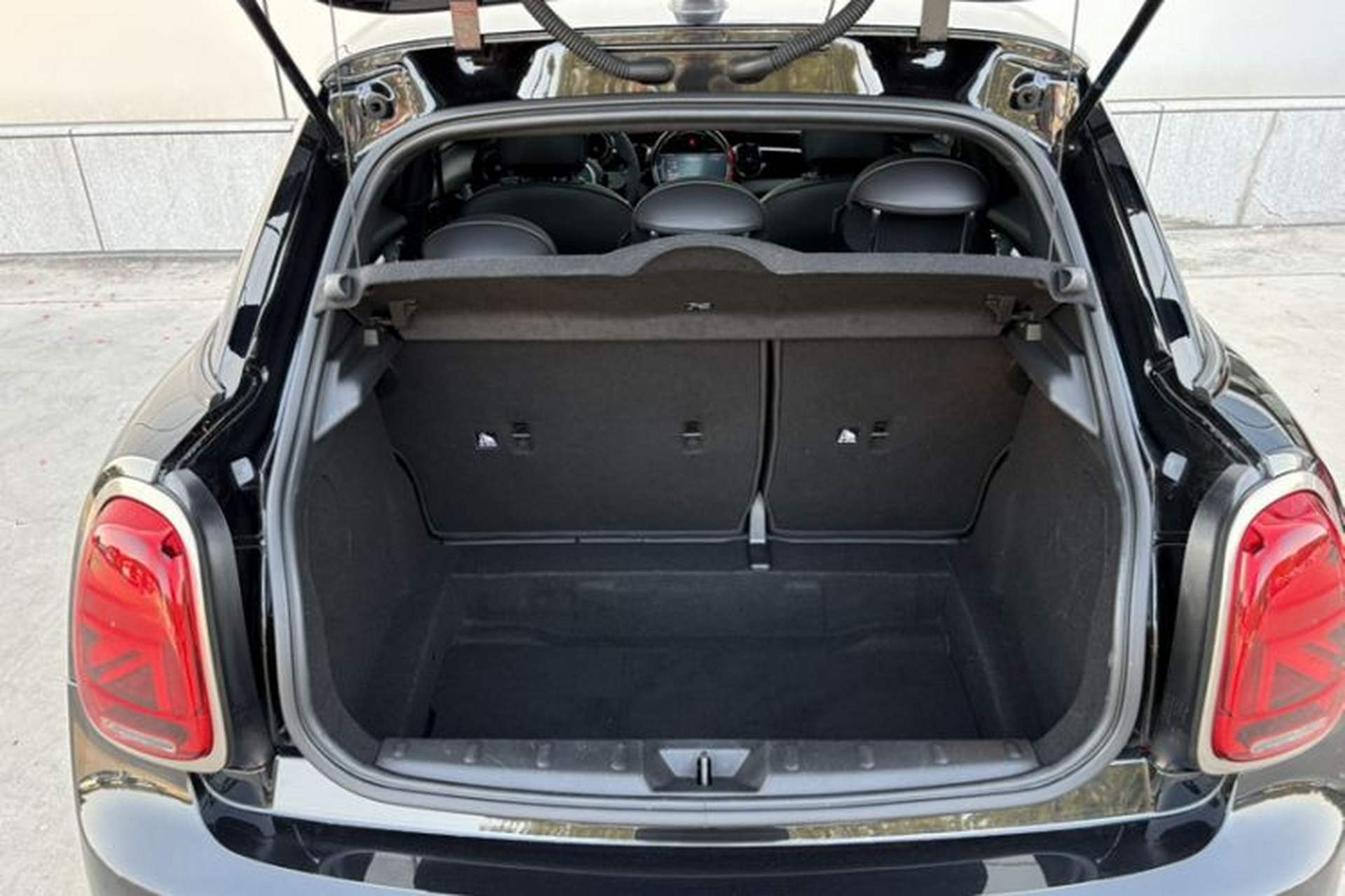 Used MINI 2023 Facelift 2.0T COOPER S Artist Five-Door Edition Trunk