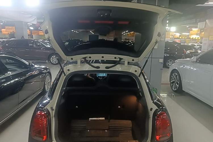 Used MINI 2023 2.0T COOPER S Artist Five-Door Edition Trunk